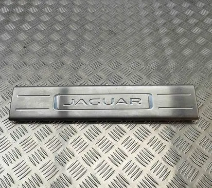 Jaguar XJ X351 Front sill trim cover AW9313200AE