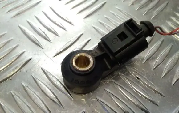 Volkswagen Golf V Detonation knock sensor 0261231146