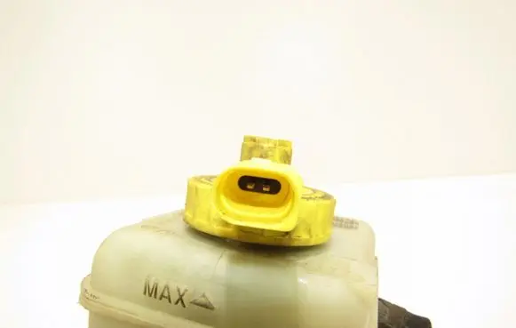 Volkswagen Golf IV Master brake cylinder