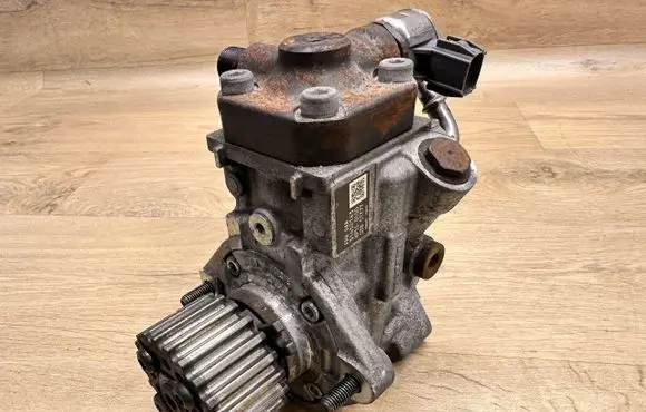 Volvo V40 Fuel injection high pressure pump 31452143 HP5S0100