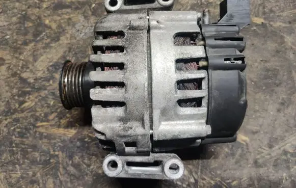 Infiniti Q70 Y51 Generator/alternator A6519062500