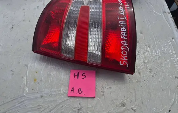 Skoda Fabia Mk1 (6Y) Rear/tail lights 1212123