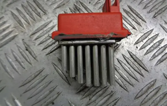 Audi A3 S3 8L Heater blower fan relay 1J0907521