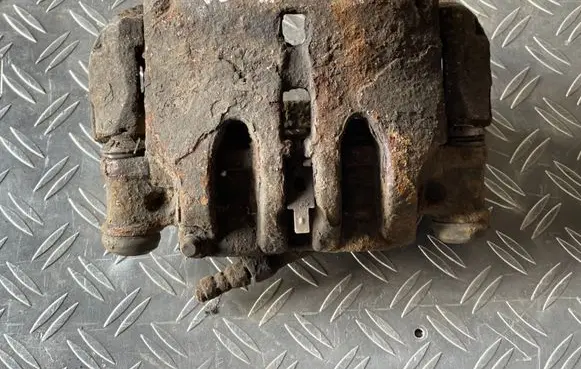 Iveco Daily 35 - 40.10 Front brake caliper