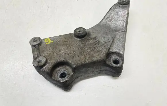 Mercedes-Benz E W212 Engine mounting bracket A6510940039
