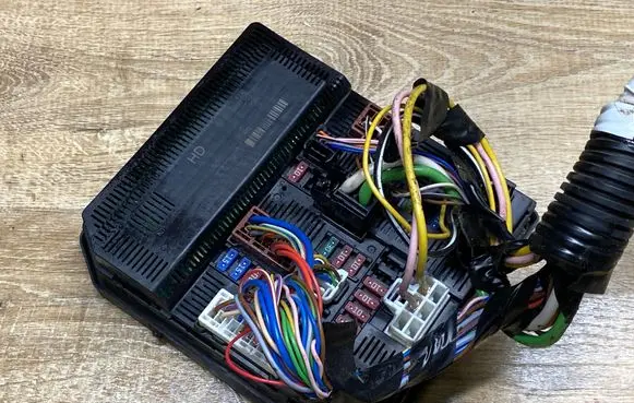 Nissan Qashqai Fuse module 284B7 190911