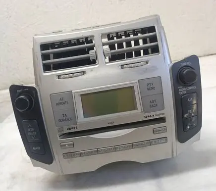 Toyota Yaris Radio/CD/DVD/GPS head unit 861200D210 CEA00076 CQTS0570LC