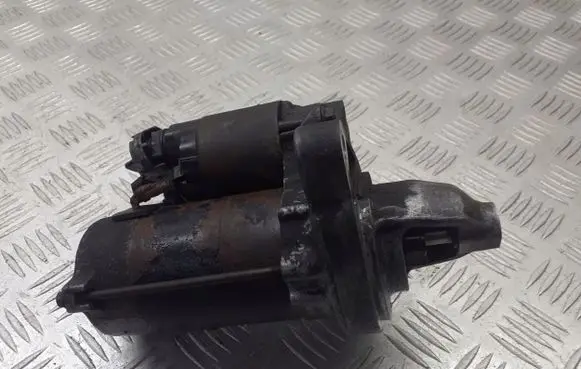Toyota Yaris Starter motor 28100-40090