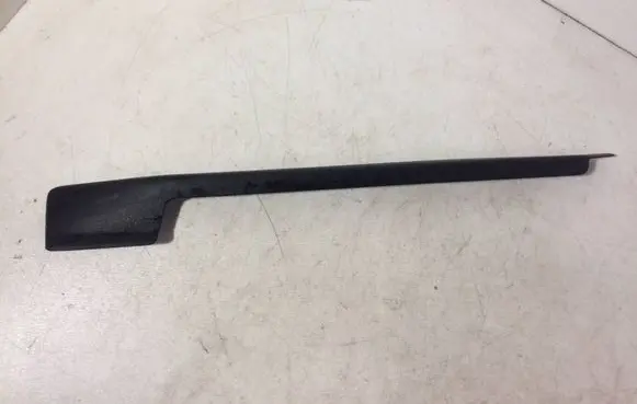 Volkswagen PASSAT B4 Front passenger seat rail trim 357881088