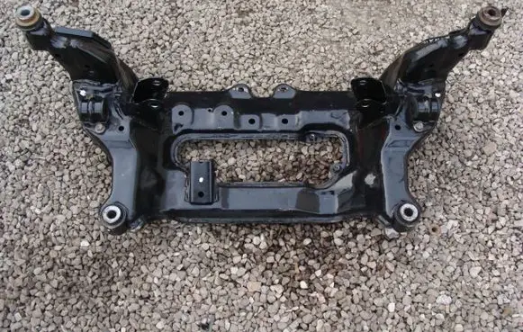 Nissan X-Trail T30 Front axle beam 