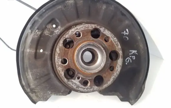 Mercedes-Benz E C207 W207 Rear wheel hub A2044200985 A2075400317