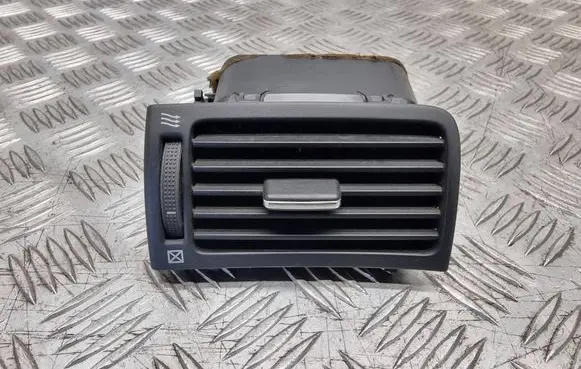 Toyota Avensis T250 Dashboard side air vent grill/cover trim 