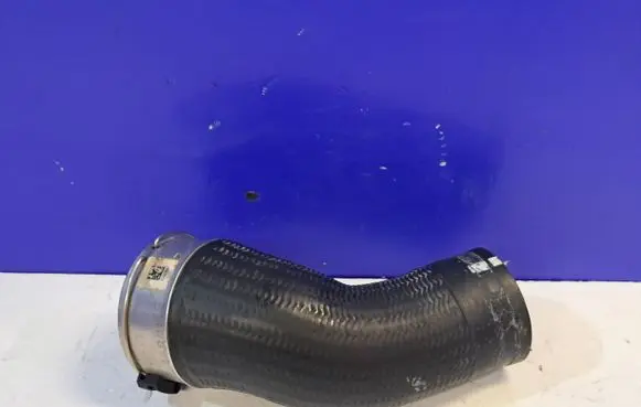Volvo XC90 Intercooler hose/pipe 31657738