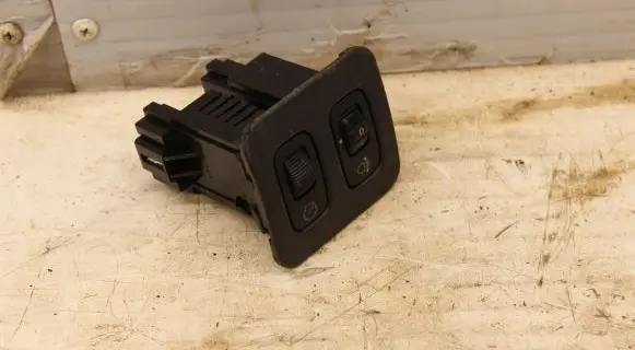 Mitsubishi Pajero Headlight level height control switch MR402645