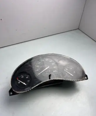 Opel Corsa B Speedometer (instrument cluster) 81117760 90386322