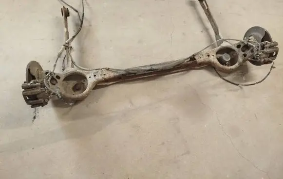 Chrysler Town u0026 Country V Rear axle beam 