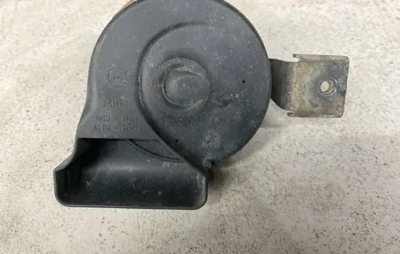 Volvo XC70 Horn signal 0055307