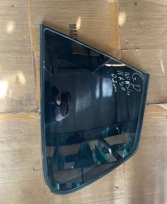Toyota Avensis Verso Rear side window