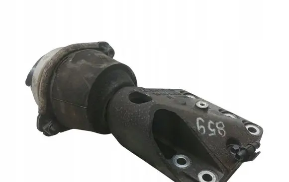 Engine mount vacuum valve