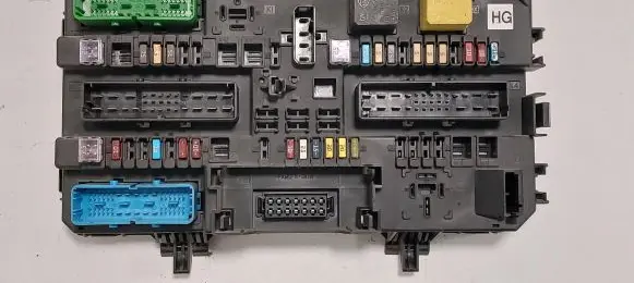 Opel Zafira B Fuse module 5DK00866952 13206759