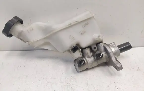 Master brake cylinder