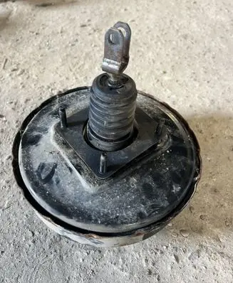 Toyota RAV 4 (XA20) Brake booster 13101011260 1L02302