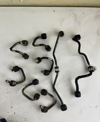 Fuel injector supply line/pipe