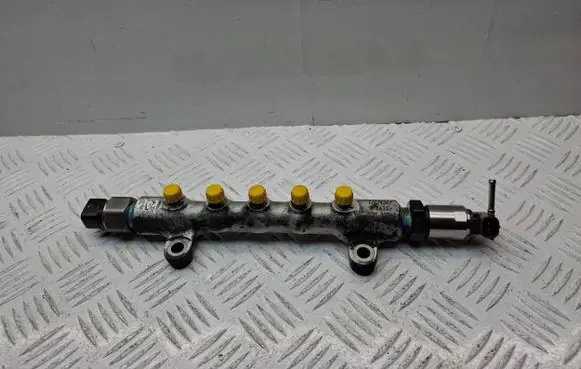Toyota Corolla Verso AR10 Fuel main line pipe 238100R020 8945860010