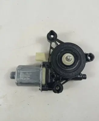 Volkswagen Golf VII Front door window regulator motor 0130822717 E850202099
