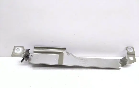 Volvo XC60 Fender mounting bracket 31424580