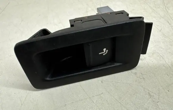 Volkswagen PASSAT B7 Switch for retractable tow bar 7E5959527