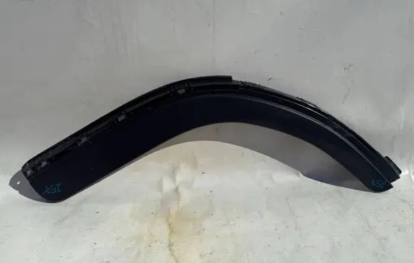 Mitsubishi Canter Front arch trim MK403152