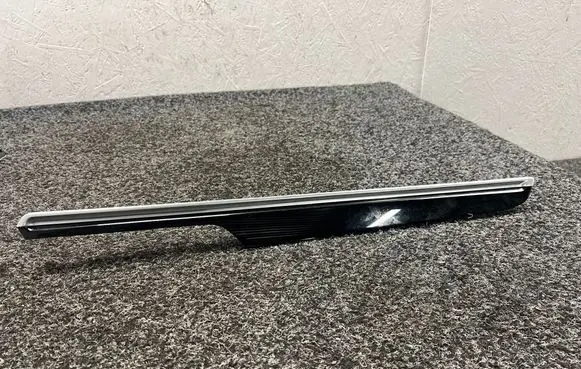 Porsche Macan (95B) Front door trim bar 95B867410