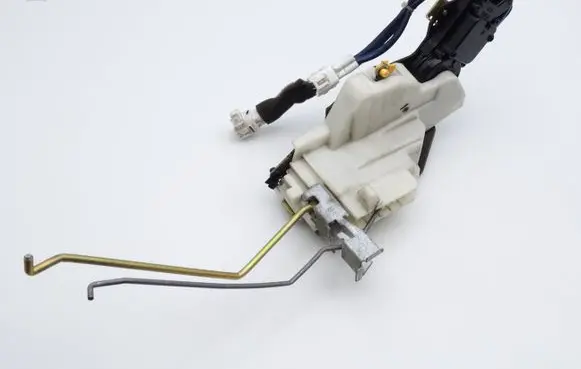 Suzuki Liana Front door lock 
