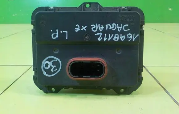 Jaguar XE LED ballast control module 5DF01181840