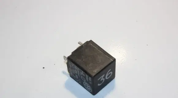 Volkswagen PASSAT B5 Other relay 3SB00488504 3A0951307