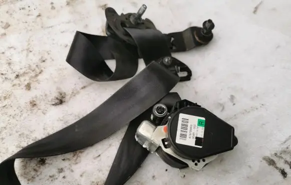 Land Rover Evoque I Front seatbelt 619799800 H41438 111125
