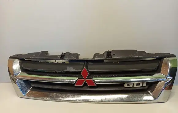 Mitsubishi Pajero Front bumper upper radiator grill MR387981 MR387982