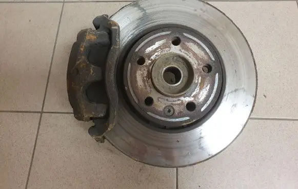 Opel Vivaro Front wheel hub