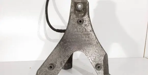 Audi A4 S4 B7 8E 8H Engine mounting bracket 8E0199308