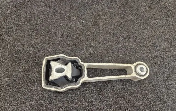 Land Rover Evoque I Engine mount bracket
