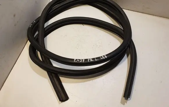 Peugeot 407 Front door rubber seal 