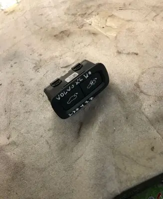 Volvo XC40 Tailgate/trunk/boot open switch 31674801
