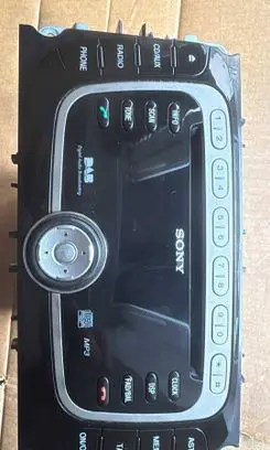 Ford Mondeo MK IV Radio/GPS head unit trim V007815