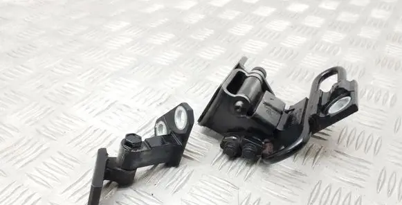 Rear door hinge set