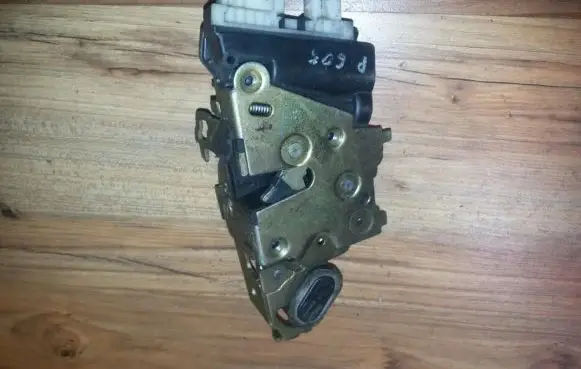 Peugeot 605 Rear door lock
