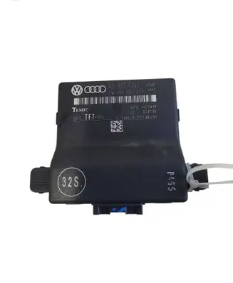 Audi A3 S3 A3 Sportback 8P Gateway control module 1K0907530J 1K0907951