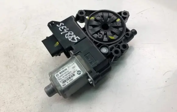 KIA Ceed Front door window regulator motor 82450J7010