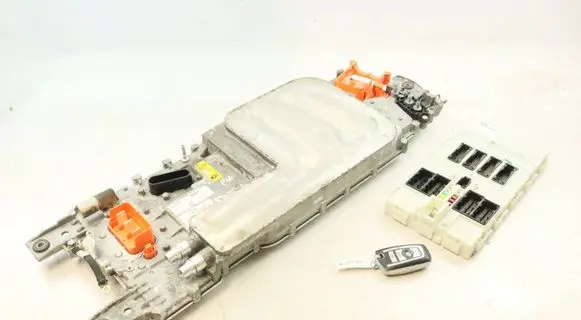 BMW 3 F30 F35 F31 Voltage converter inverter 8605245 9292647 12B212000038