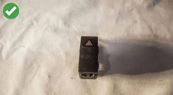 Mercedes-Benz E W212 Hazard light switch 2129052600